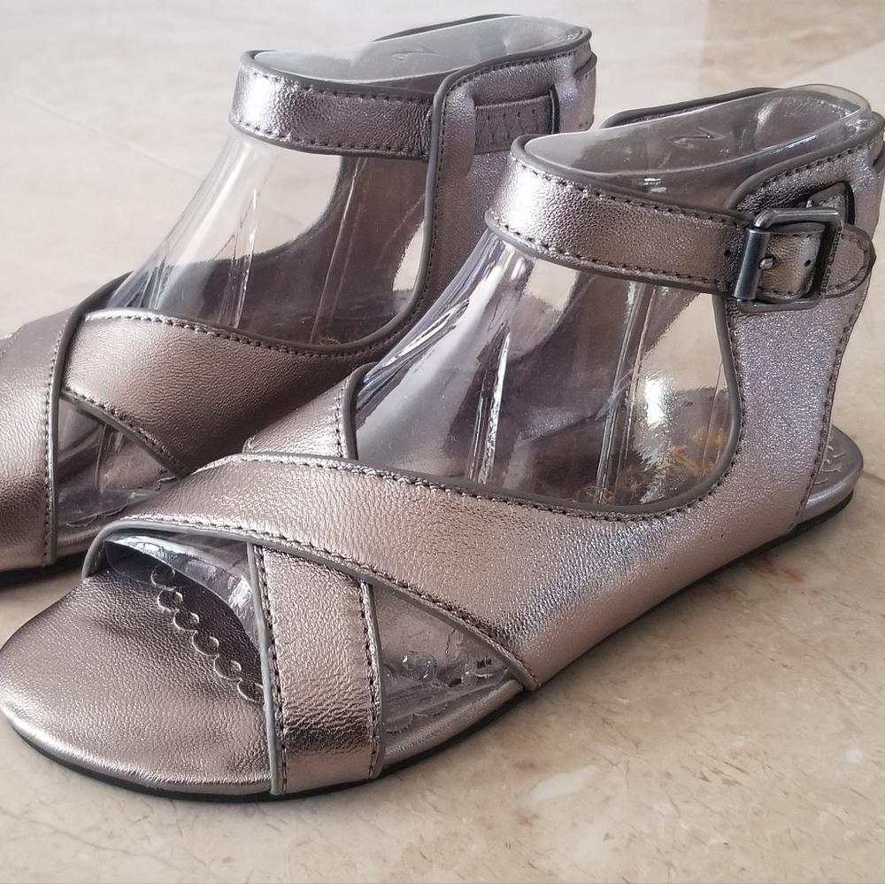 BRAND NEW JUICY COUTURE BRONZE / PEWTER METALLIC SANDALS US 2